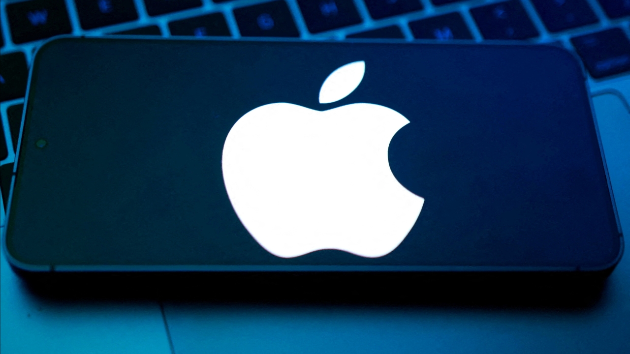 ผู้พัฒนาแอปฟ้อง Apple 2 พันล้านปอนด์ ปมกฎการติดตามข้อมูล