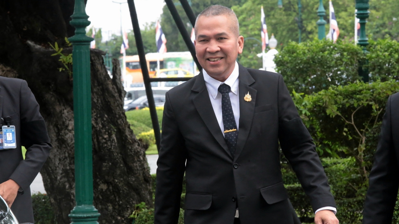 “รุทธพล” เผย “สมชาติ” สส.ภูเก็ต ปชน. ได้หมายเรียกคดีนอมินีอสังหาริมทรัพย์แล้ว ดีเอสไอนัด 7 ก.ย.