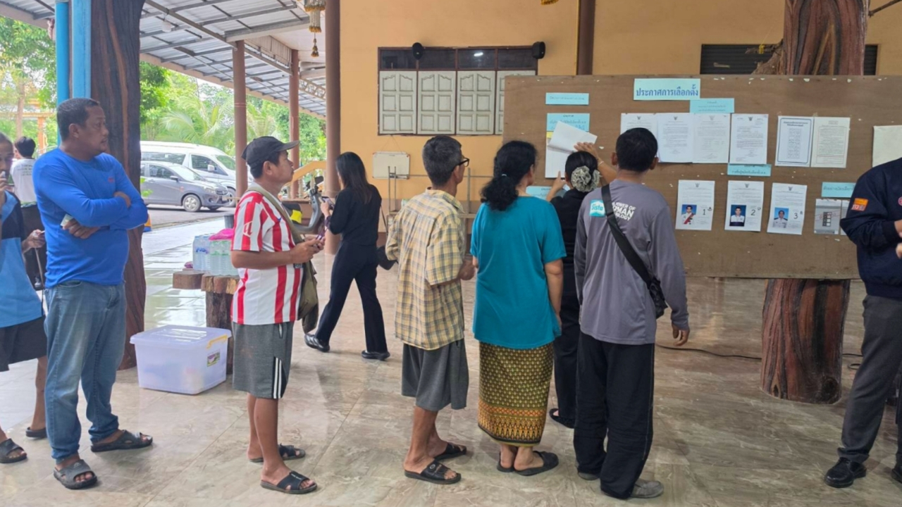 เลือกตั้งซ่อมอุดรฯ เขต 3 ชาวบ้านแห่ใช้สิทธิคึกคัก คาดรู้ผลไม่เกินทุ่มครึ่ง