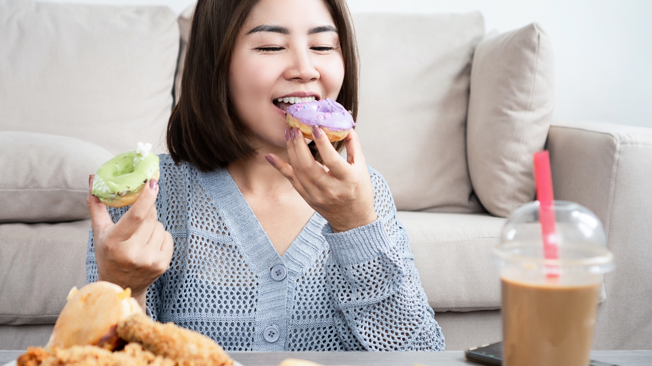 เช็กด่วน! 30+ ควรลดกินอะไรบ้าง? ปรับเมนูชะลอวัย ห่างไกลโรคเรื้อรัง