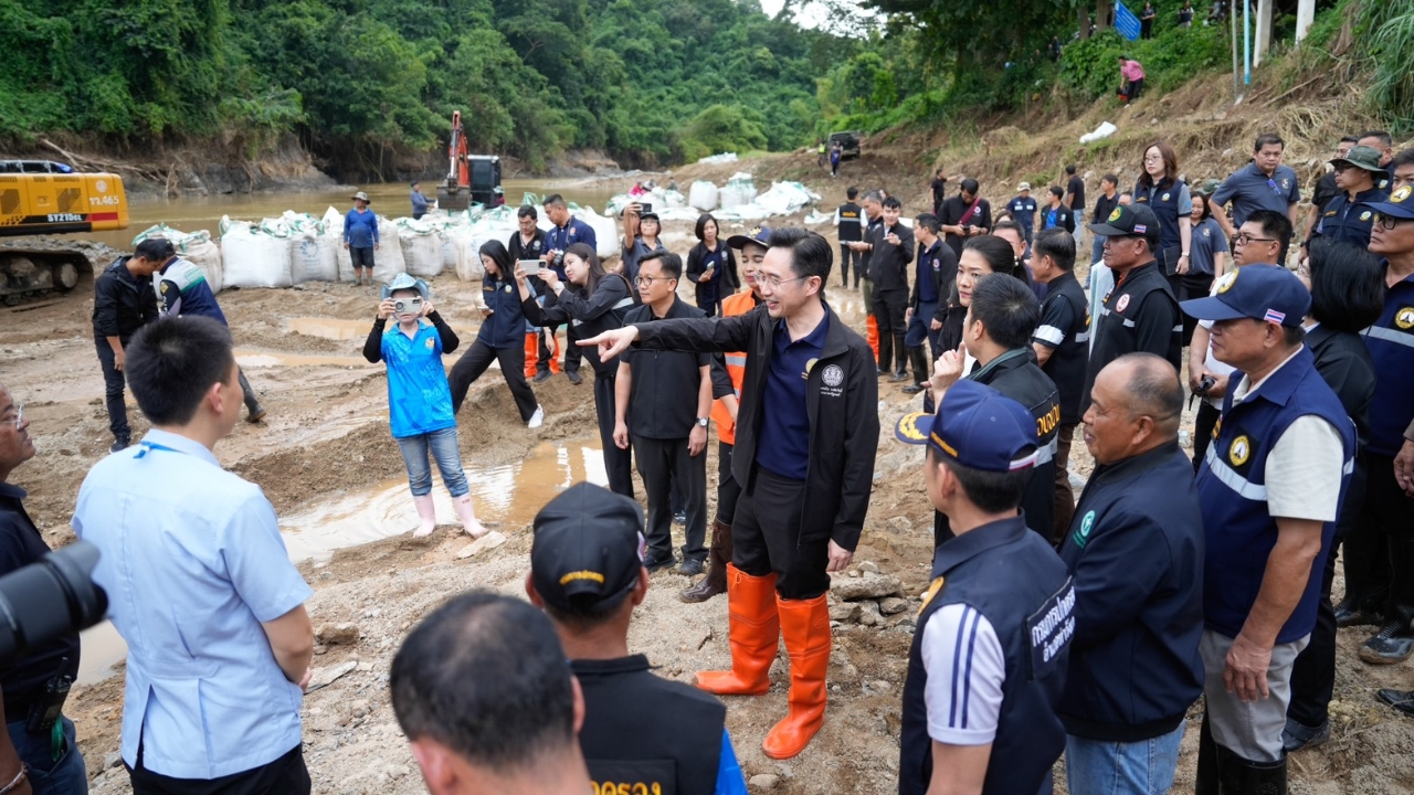 “ยศชนัน” ลุยน่านเร่งฟื้นฟูน้ำท่วม ขยายวงเงินฉุกเฉิน 100 ล้าน