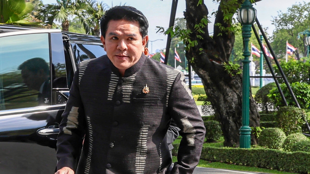 “สุรศักดิ์” ปัดข่าวเปลี่ยนตัว ปลัด ก.ท่องเที่ยวฯ ชม “นัทรียา” เป็นลูกหม้อสำนักนายกฯ รู้งานดี