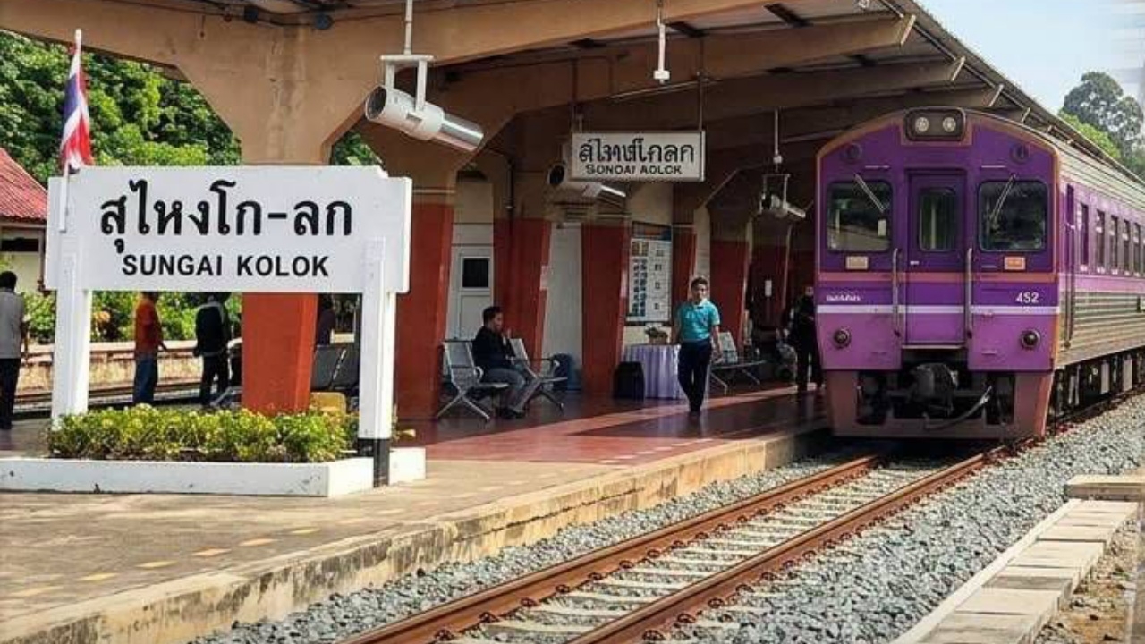 สถานีรถไฟสุไหงโก-ลก เปิดเดินรถขบวนแรกแล้ว หลังซ่อมแซมทางรถไฟจากเหตุระเบิด