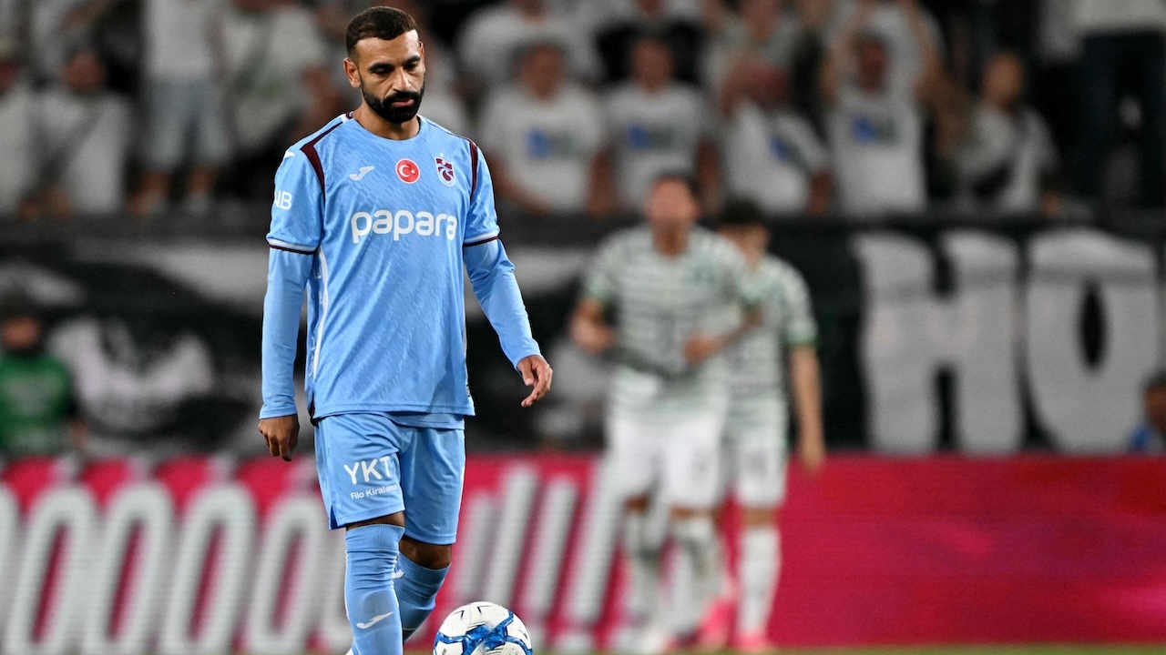 Salah and Onana Unable to Prevent Trabzonspors Heavy Defeat, Eliminated from Europa League Playoffs