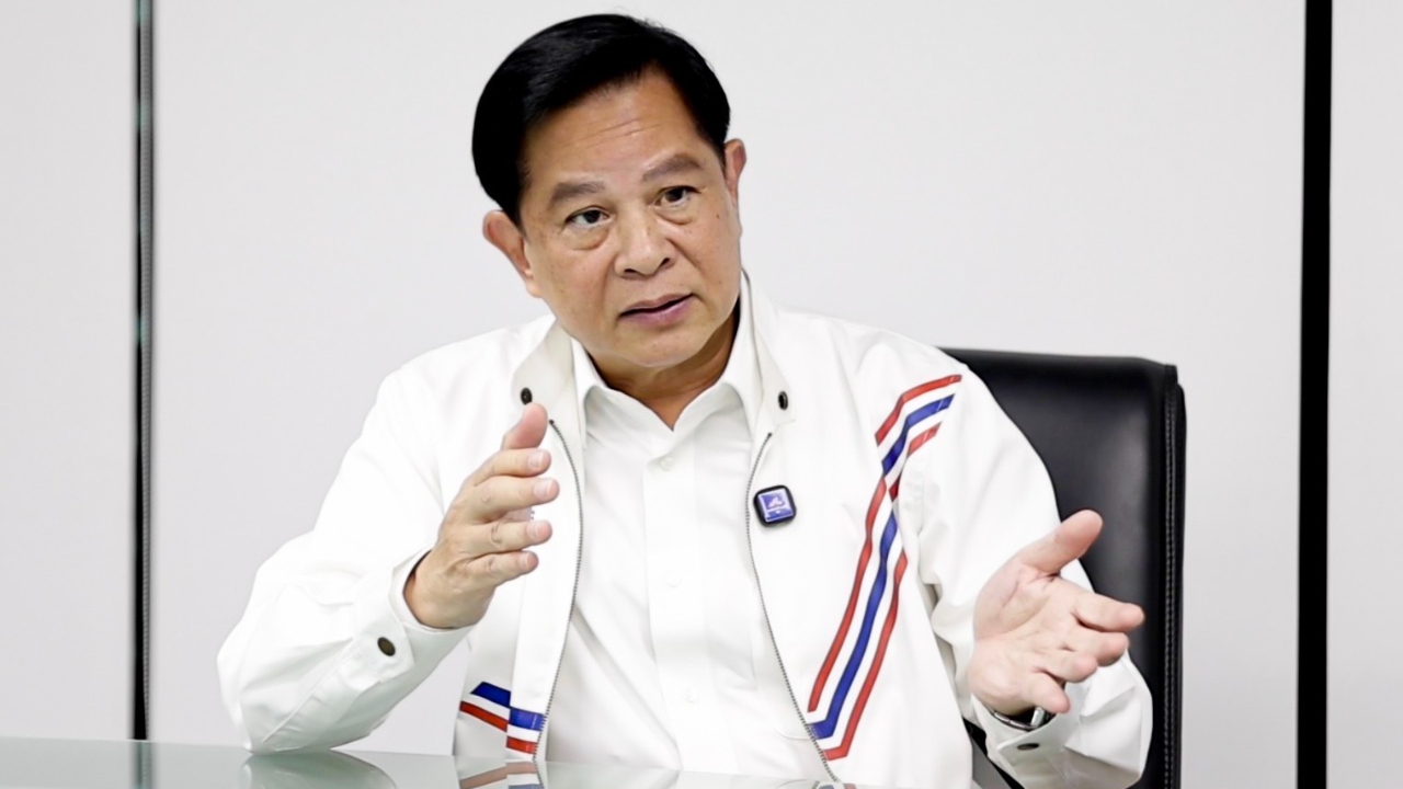 “พีระพันธุ์” จี้ยุบ “กองทุนอนุรักษ์พลังงาน” คืนเงิน 5 สต./ลิตร ให้ประชาชน 
