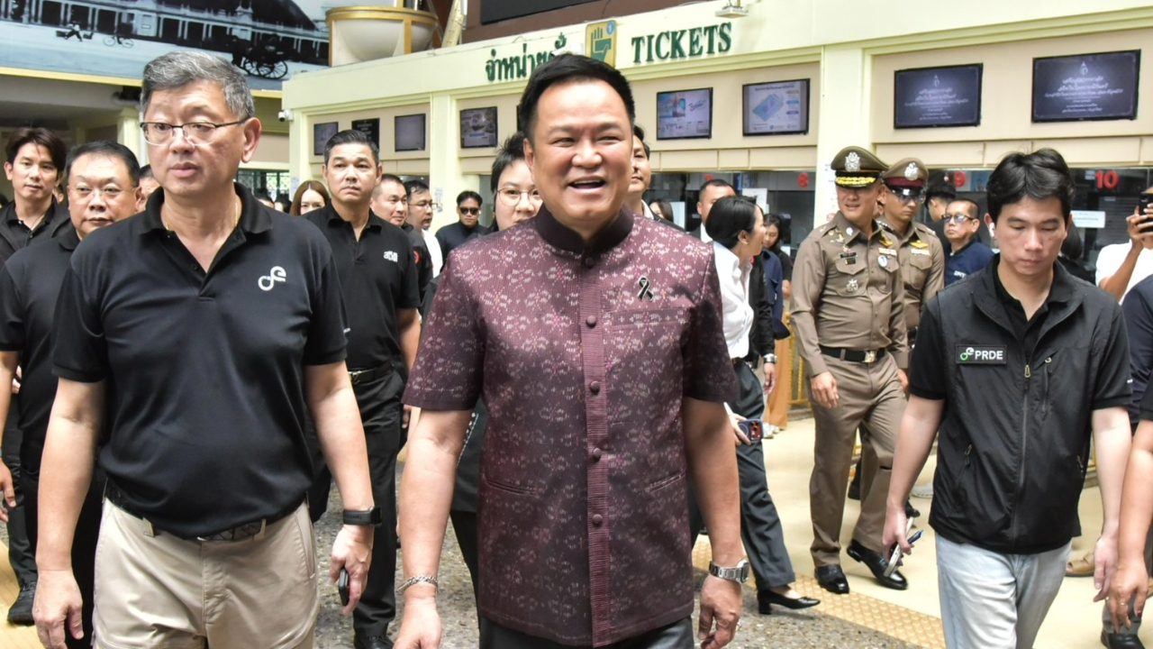 “อนุทิน” แจงพบ “ทักษิณ” พูดคุยแสดงความเคารพนับถือกันปกติ บอกเป็นรัฐบาลเดียวกันทำไมจะพบไม่ได้ 