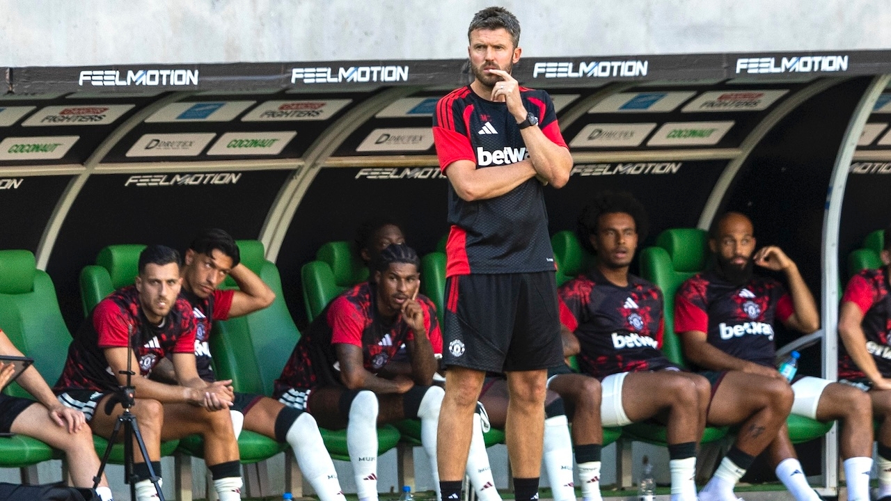 Carrick Speaks Frankly After Man Uniteds Defeat to AC Milan
