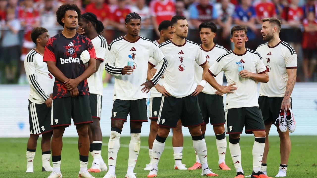 Questions Arise as 3 Manchester United Players Snub Amorim After AC Milan Defeat