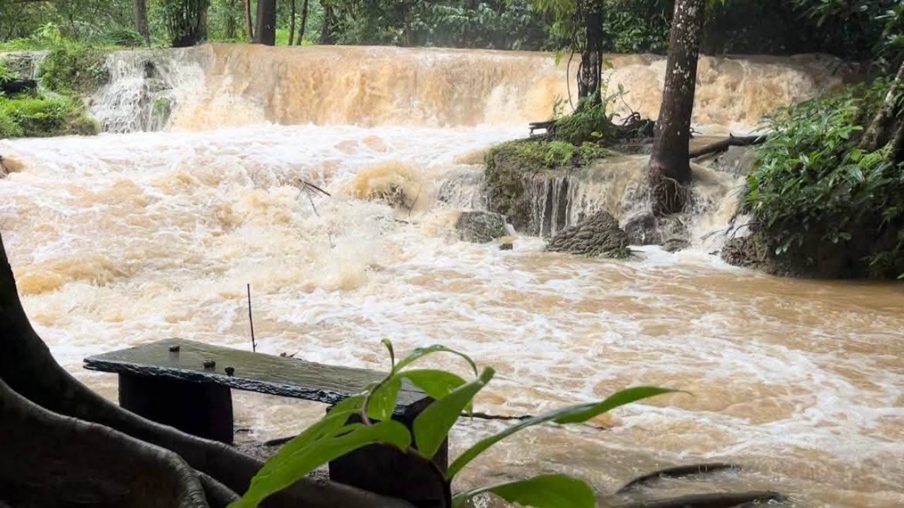 อช.เขาแหลม ประกาศปิดเที่ยว "น้ำตกเกริกกระเวีย" ชั่วคราว หลังฝนตกหนัก น้ำไหลเชี่ยว
