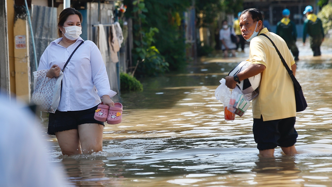 ระวัง! 5 โรคฮิตที่มากับน้ำท่วม 2569 รู้ทันอาการ ป้องกันได้ถูกวิธี