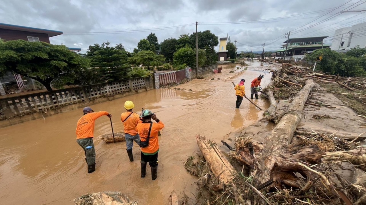 ตำรวจทางหลวง อัปเดตเส้นทาง 4 จังหวัด "น้ำท่วม" จุดไหนบ้าง การจราจรผ่านไม่ได้