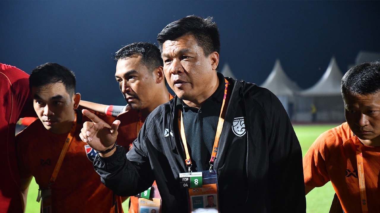 Meet โCoach Boโ Jakrapan Panpi, Head Coach of Thailand U20 National Team Ahead of 2027 Asian Cup Qualifiers โ Live on Thairath - Thairath English