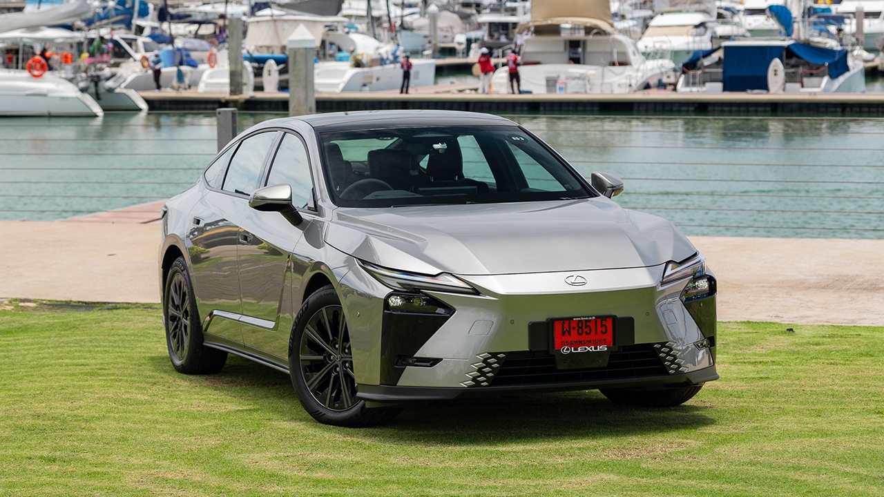 ลองขับ LEXUS ES 350e Premium ซีดานมาดผู้บริหาร ซ่อนหัวใจสปอร์ตไว้หลังความหรู
