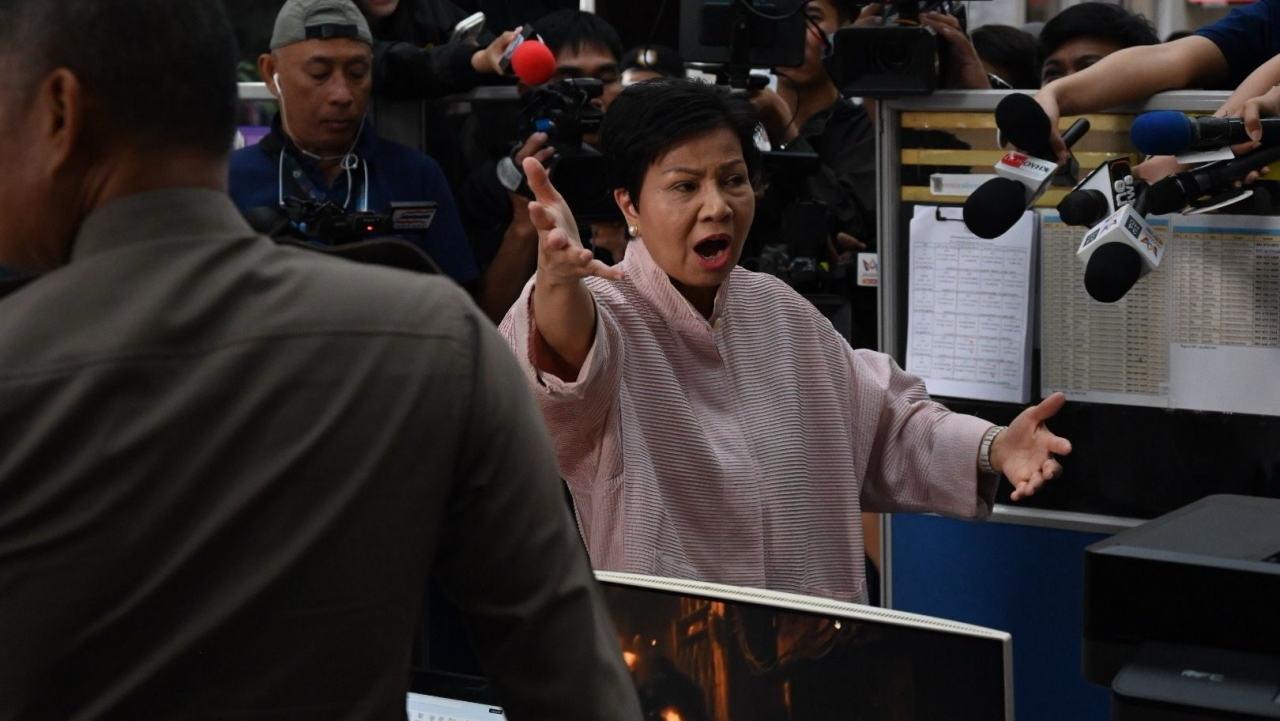 ผกก. สน.พระโขนง ยังไม่แจ้งจับ “ป้าดา-พวก” คดีหมิ่นฯ เจ้าพนักงาน จวกอีกฝ่ายพูดเอามัน