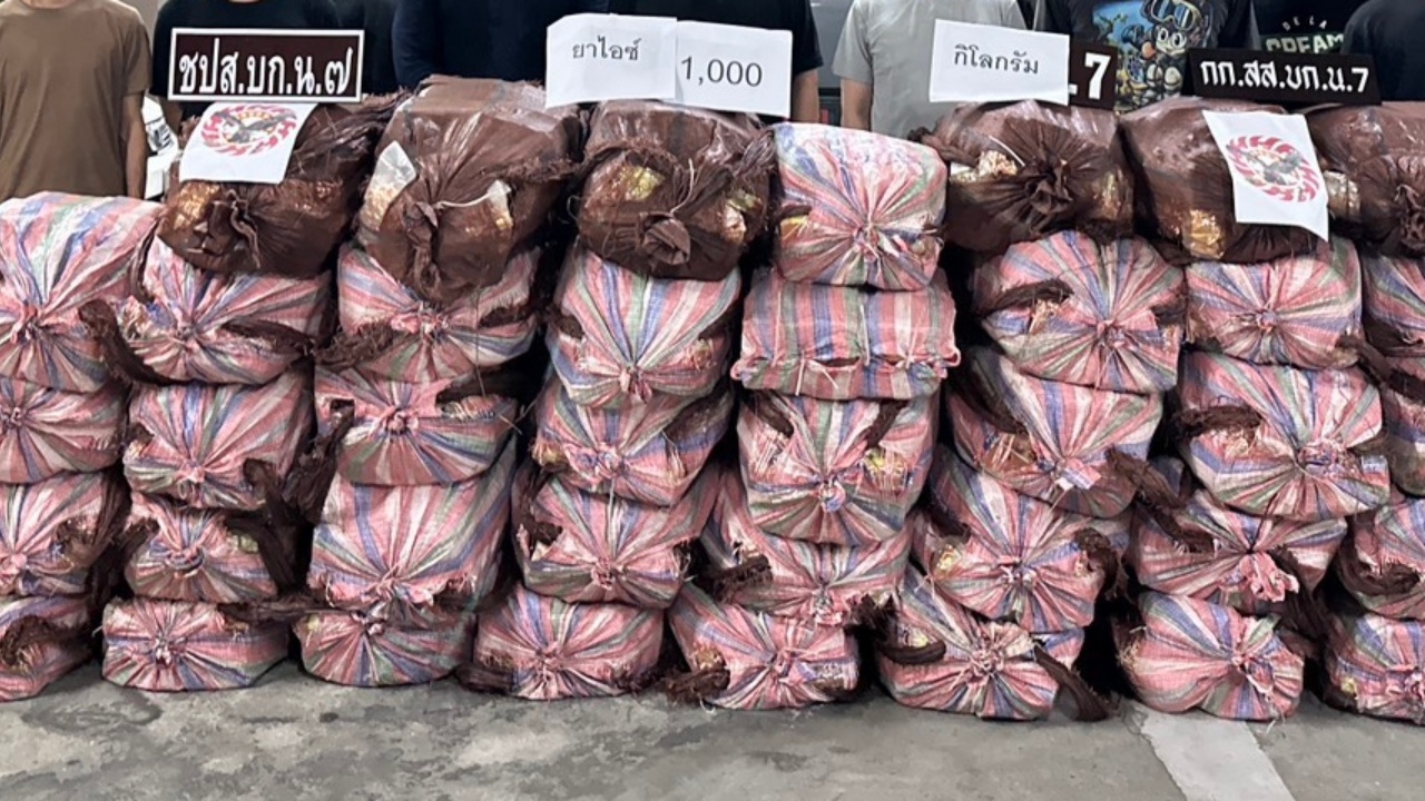 สืบนครบาล 7 สกัดจับกระบะขนไอซ์ 1 ตัน ซุกในกองกะหล่ำปลี ก่อนทะลักเข้ากรุง