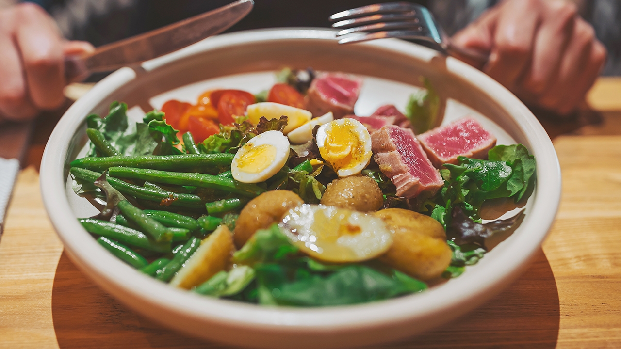 กินอะไรก่อนดี? ผัก-แป้ง-เนื้อสัตว์ เรียงลำดับการกิน ส่งผลต่อสุขภาพแค่ไหน