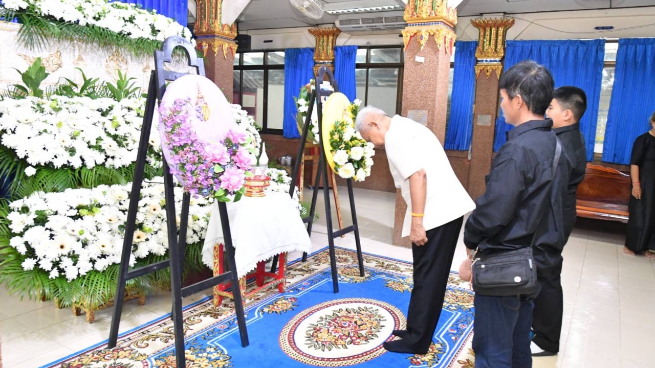 “โสภณ” เยี่ยมให้กำลังใจ 5 ผู้บาดเจ็บเหตุกราดยิง ก่อนร่วมเคารพศพผู้เสียชีวิต
