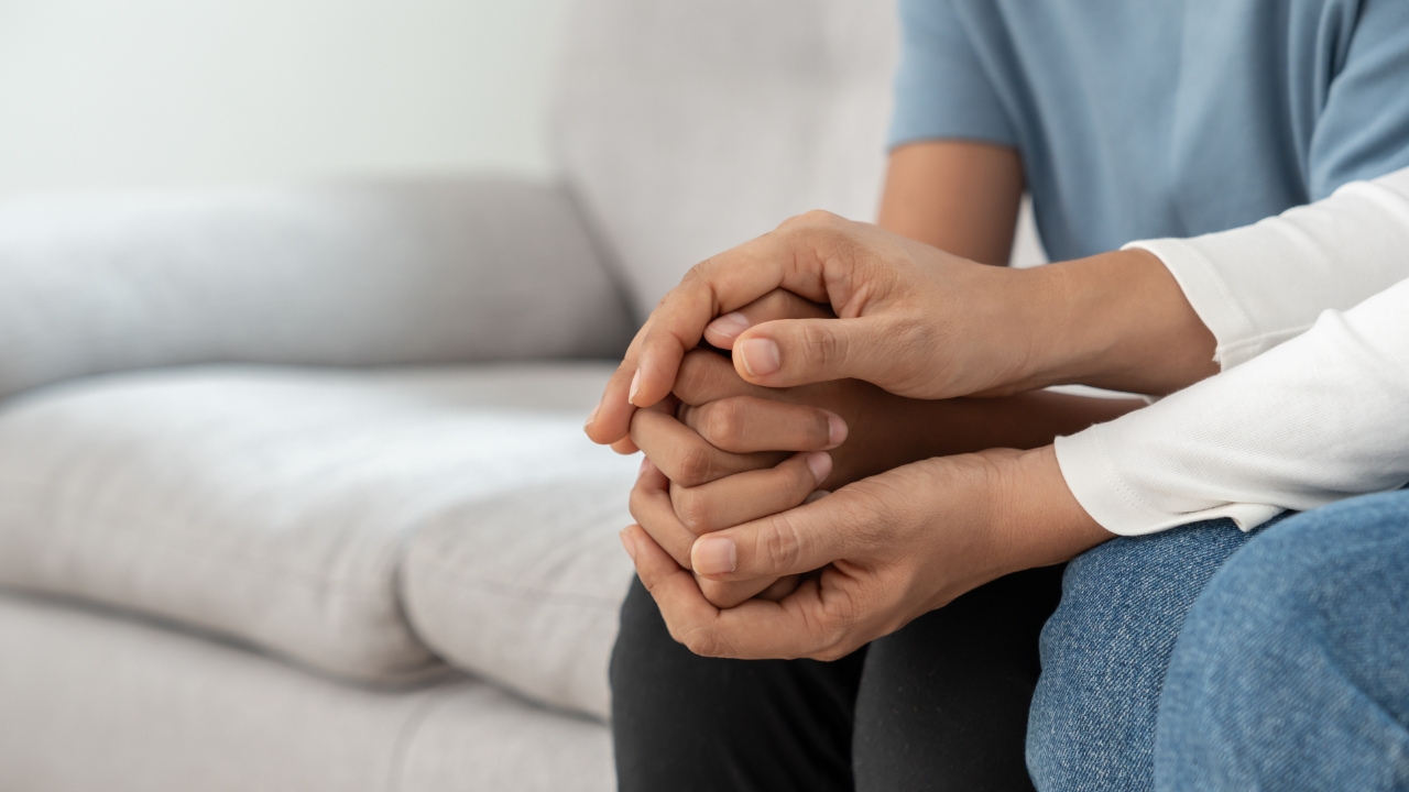 รู้เท่าทันบาดแผลทางใจ เทียบ 2 วิธีรับมือหลังเหตุรุนแรงที่ส่งผลต่างกันสิ้นเชิง