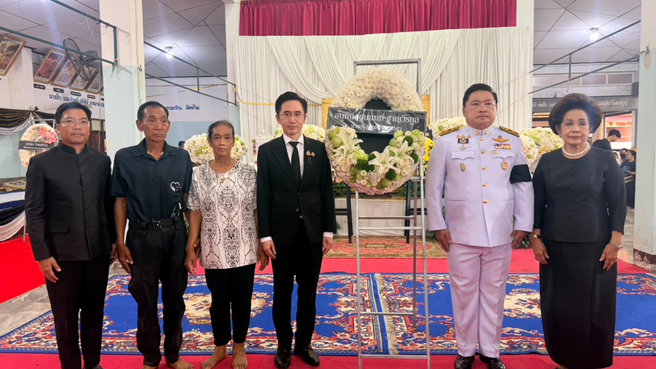 “ยศชนัน” เดินทางร่วมรดน้ำศพ “ครูทิวาพร” เสียใจสูญเสียบุคลากรทางการศึกษา