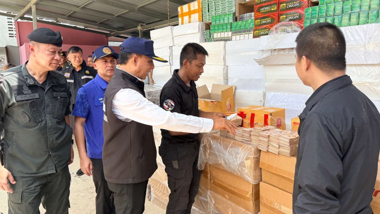 บุกค้นโกดัง พบบุหรี่เถื่อนอื้อ เงินสด 18 ล้าน รวมความเสียหายกว่า 100 ล้านบาท
