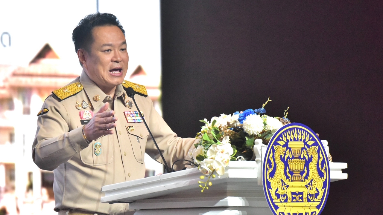 นายกฯ มอบนโยบายคู่จิ้น “มหาดไทย-ตำรวจ” ทำงานบูรณาการ ลั่นใครอ้างชื่อนายกฯ โทรเคลียร์ ให้อัดเสียง
