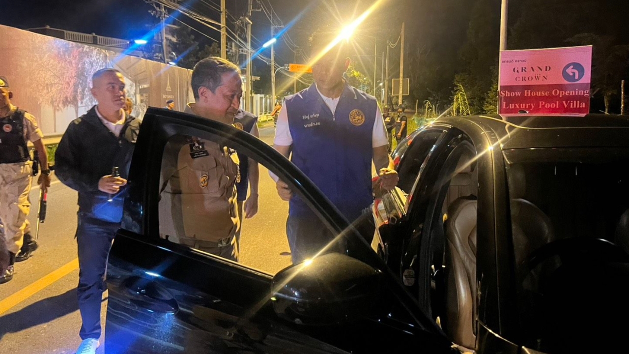 ปลัด มท. เผย ฝ่ายปกครองจับหนุ่มพกปืนและกระสุนซุกใต้รถ BMW กลางเกาะภูเก็ต ส่งดำเนินคดีโทษสูงสุด