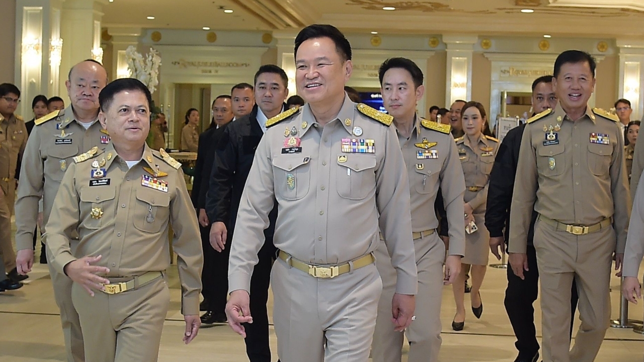 นายกฯ ย้ำคดีทุจริตสอบไม่มีเส้นสาย ชี้ ปปง. - ป.ป.ช. - ตร. กำลังตรวจสอบ ลั่นหากถึงใครก็คนนั้น