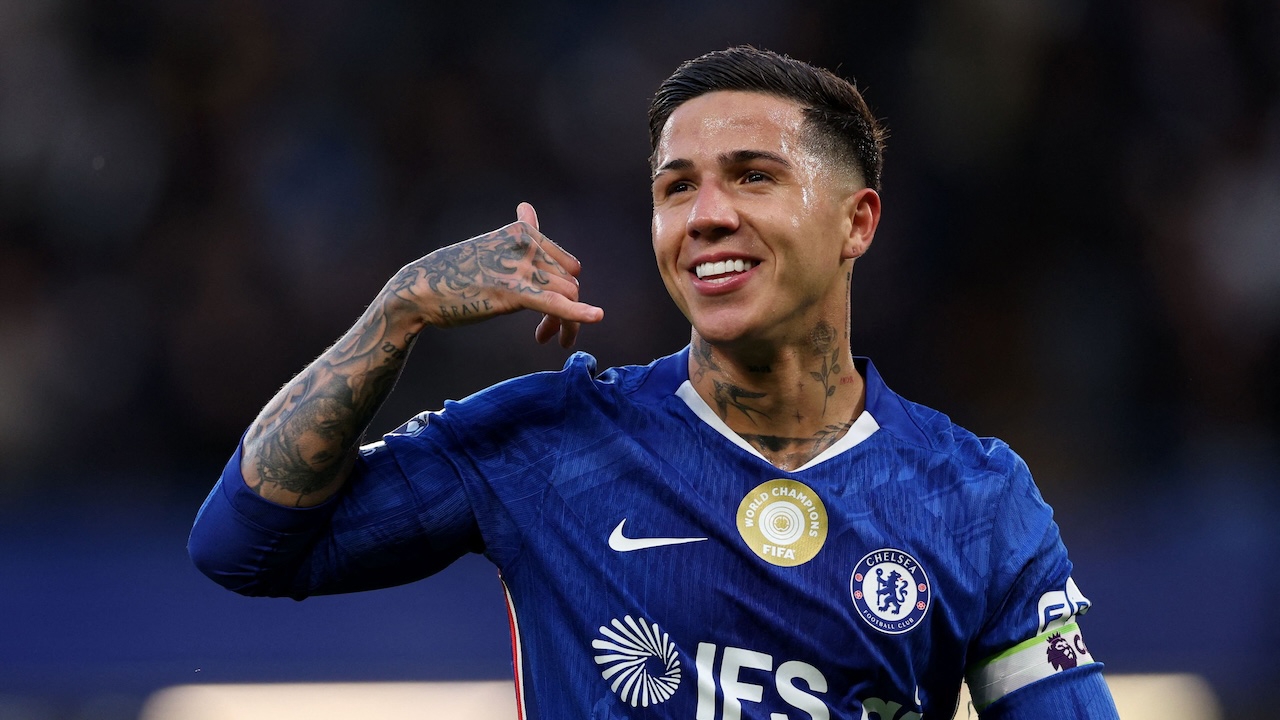 Chelsea Decides on Enzo After Premier League Rival Targets Midfielder
