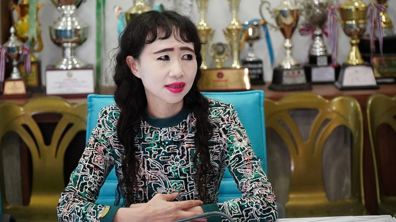 เปิดใจ “ตัสนีม ทับคำ” ข้าราชการแต่งหน้าสดใส เผยเป็นความชอบส่วนตัว ขอคนโฟกัสผลงาน
