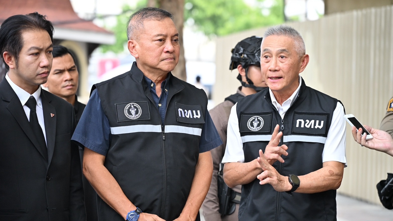 กทม. เบรกแจกอาหารริมถนนราชดำเนิน ตัดวงจรรวมตัวคนไร้บ้าน