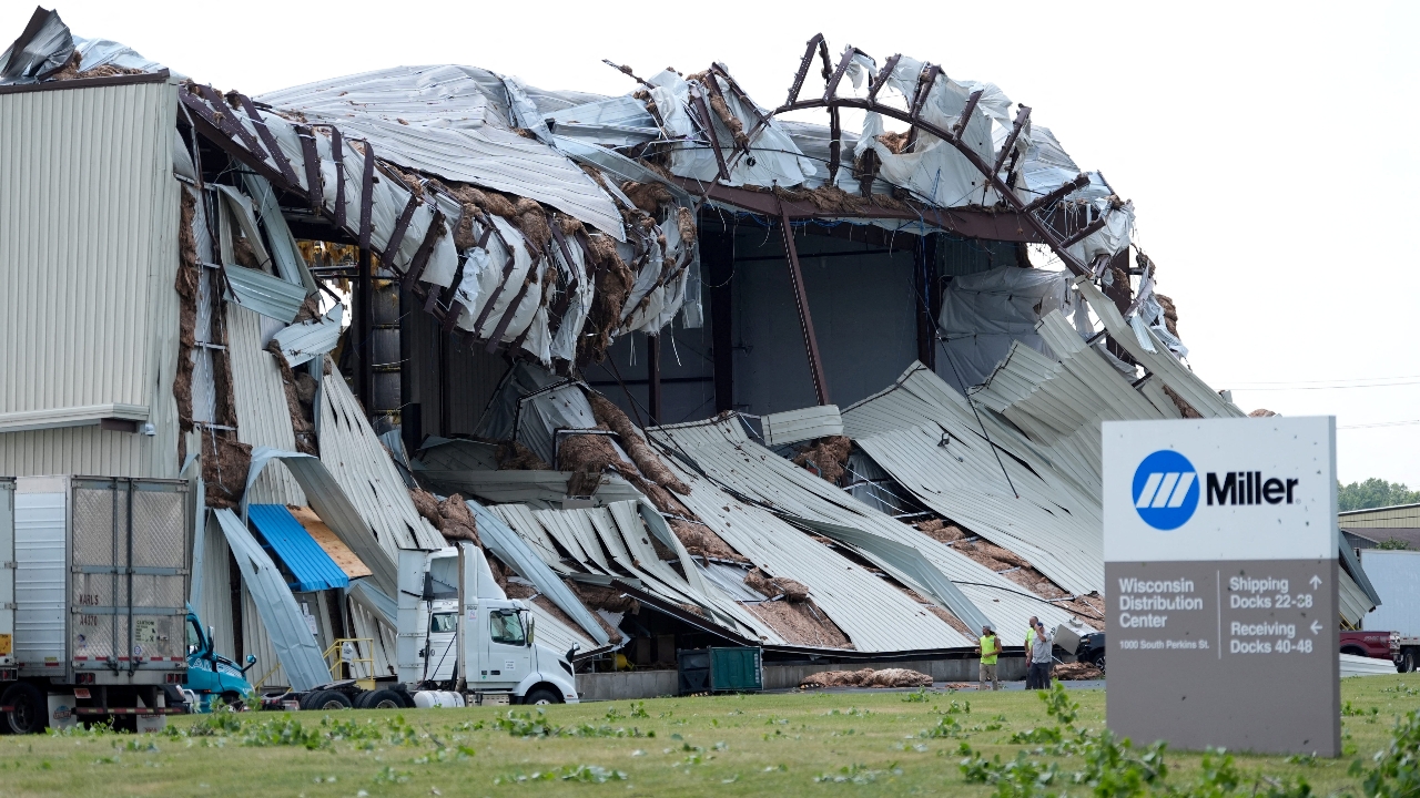 พายุทอร์นาโดถล่มรัฐวิสคอนซิน บ้านพัง-ไฟดับนับพัน เรดาร์ยืนยันพายุรุนแรง