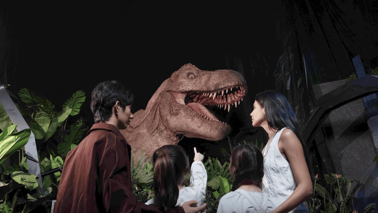 พาบุก Jurassic World: The Experience ฉลอง 1 ปี ดูหนังฟรี-ชมพลุริมน้ำ