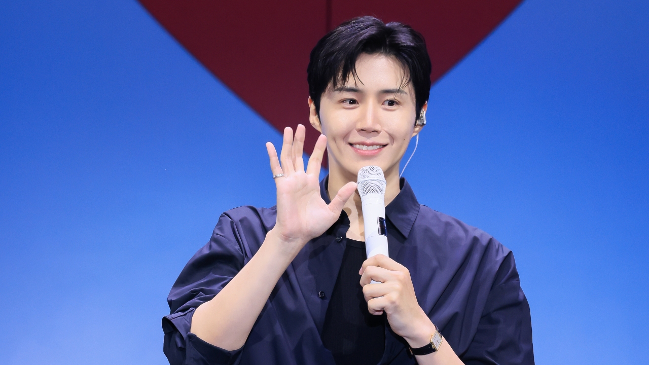 “คิมซอนโฮ” เสิร์ฟความหล่อในแฟนมีตติ้ง <LOVE FACTORY> โชว์เต้นเพลง “อู้บ่จ้าง” สุดน่ารัก