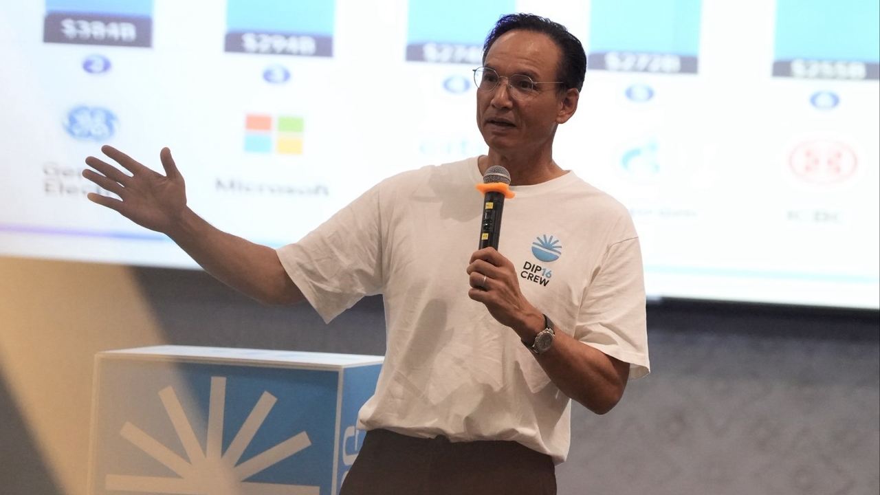 “กรณ์” ฉายภาพวิกฤตเศรษฐกิจไทย-โลก สะท้อนปัญหาสังคมสูงวัย เด็กเกิดน้อย เหลื่อมล้ำทางการศึกษา
