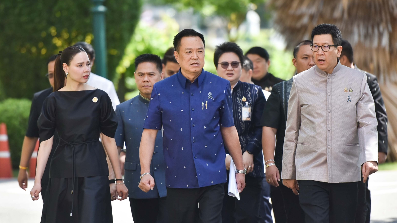 “อนุทิน” ขู่เปลี่ยนเก้าอี้ สั่ง รมต.-คณะทำงานการเมืองสังกัด ภท. เร่งเครื่องใน 1 ปี