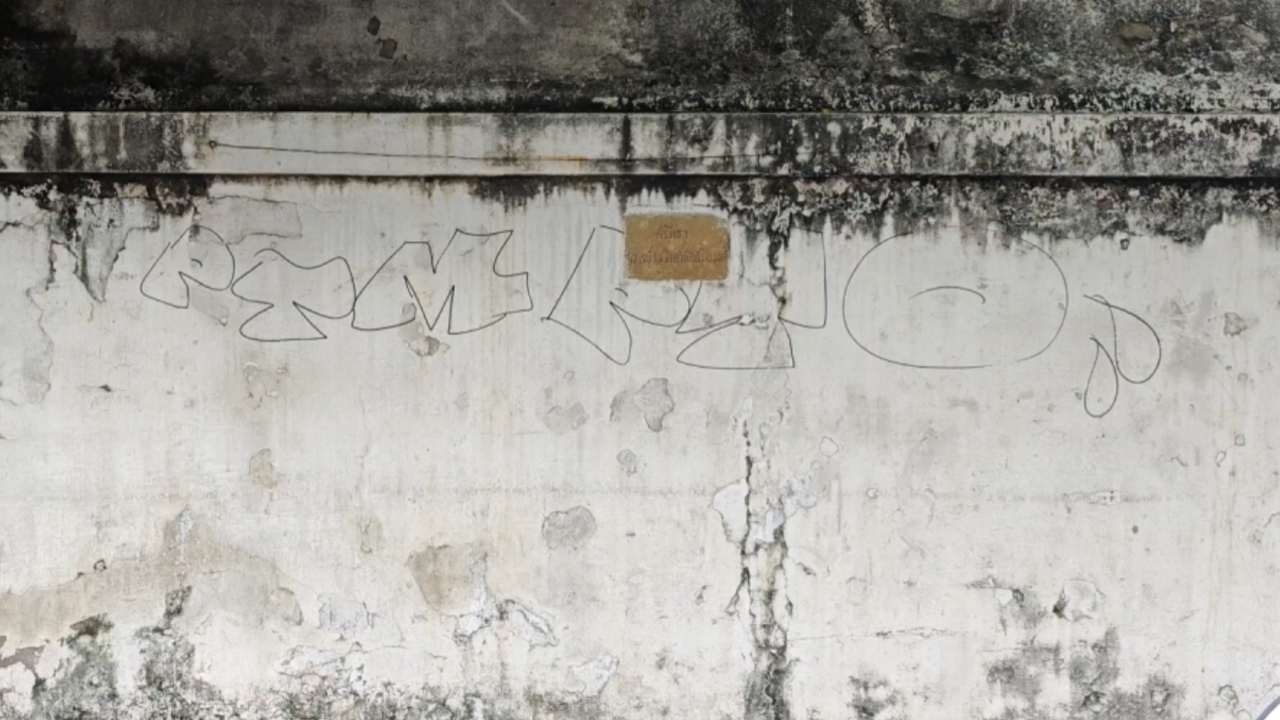 คนมือบอนเขียนกำแพงวัดเชียงมั่น จ.เชียงใหม่ 1 ใน 8 พื้นที่ประเมินเมืองมรดกโลก