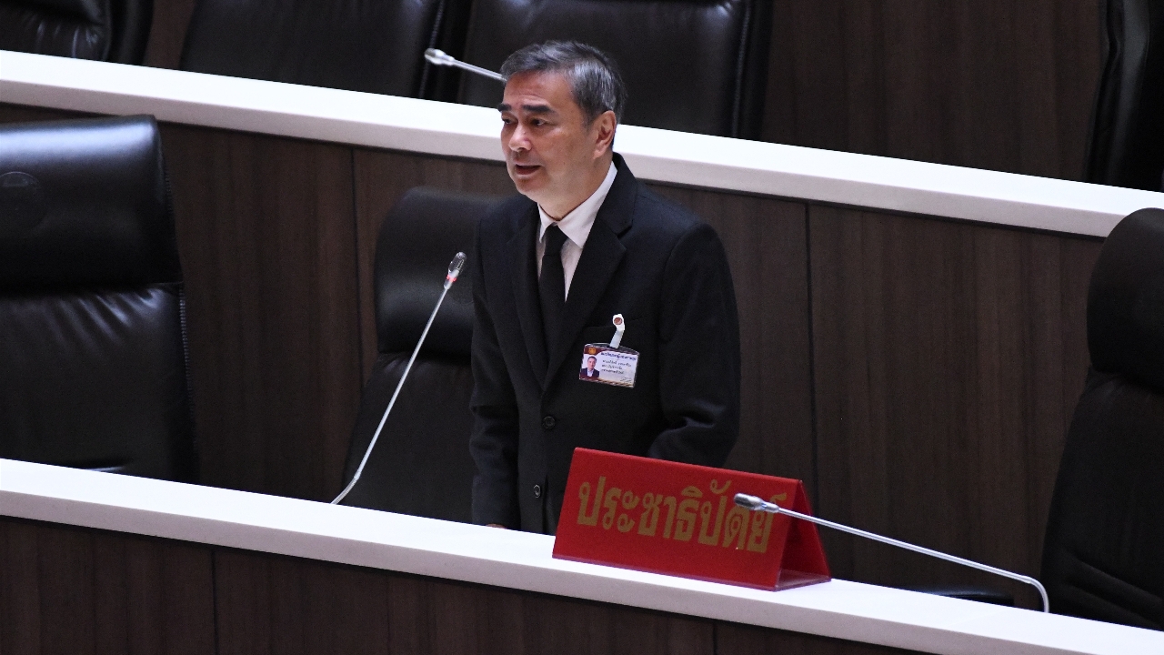 “อภิสิทธิ์” กระทุ้ง กสศ. คลอด “คูปองการศึกษา” ส่งตรงถึงมือเด็ก