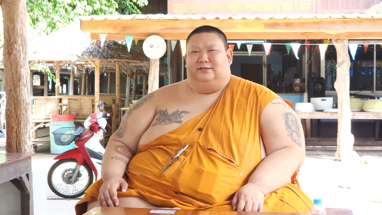พระหนุ่มน้ำหนักพุ่งกว่า 260 กิโล แถมโรคแทรกซ้อน อยากรักษา หวั่นป่วยติดเตียงในอนาคต