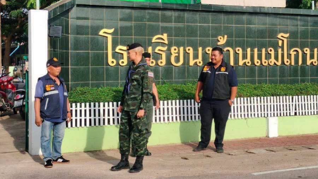 เตรียมกำลังพล ยุทโธปกรณ์ เฝ้าระวังชายแดนแม่สอด หลังทหารเมียนมาปะทะกลุ่มต่อต้าน