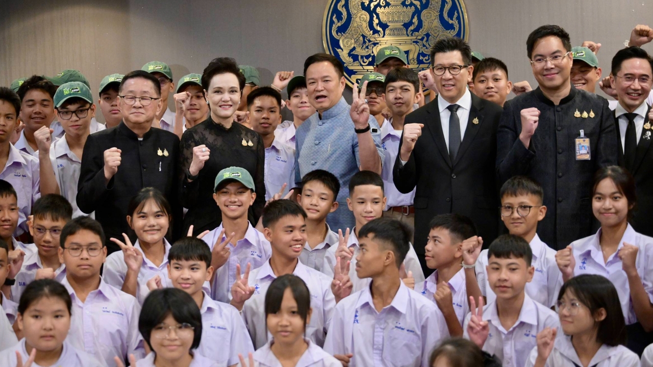 นายกฯ บอกไม่มีอะไร แค่ฝึกซ้อม หลัง F-16 ขึ้นบินกลางดึก สั่งฟาดเต็มที่ “โกงสอบท้องถิ่น”