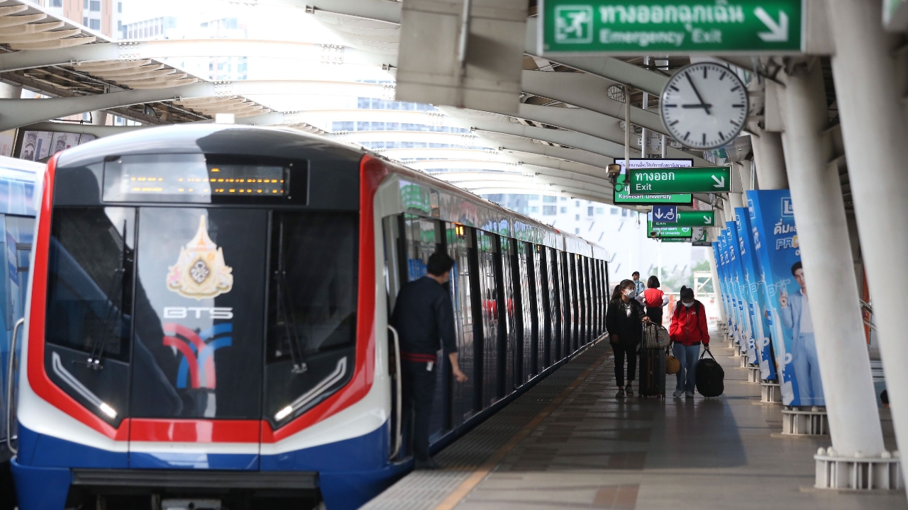 ครม. ไฟเขียวตั๋วร่วมรถไฟฟ้าทุกสีทุกสาย จ่าย 17-45 บาท คาดเริ่ม 1 ม.ค. 70 