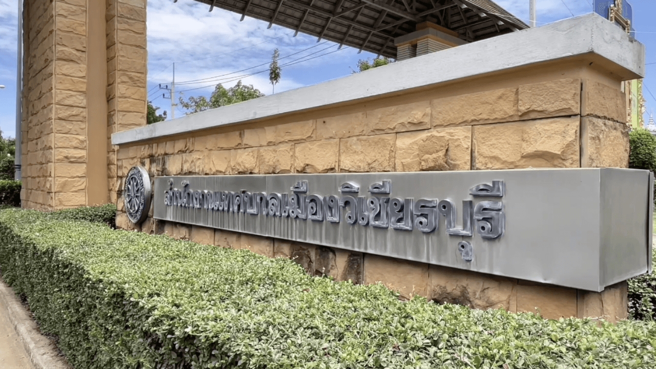 สื่อปักหลักรอ หน้าเทศบาลเมืองวิเชียรบุรี ยังไร้เงา "นาย พ." ยื่นหนังสือลาออก