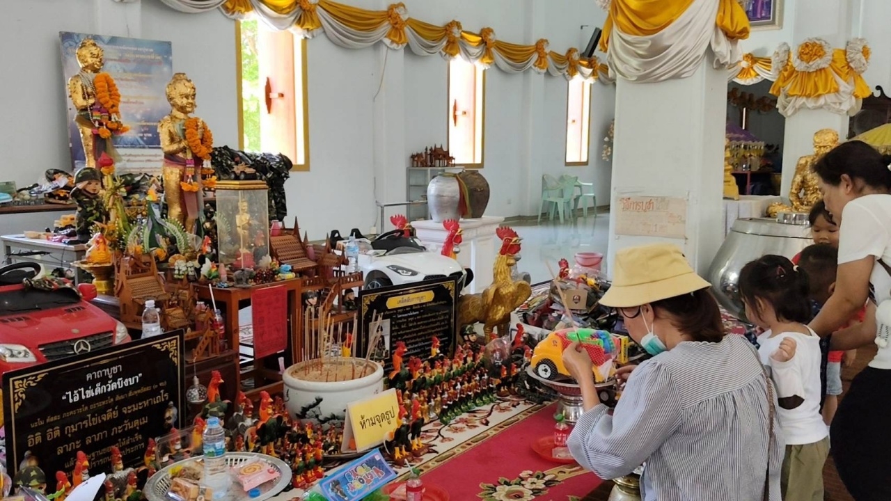 ศรัทธาล้นวัดบึงบาฯ คนดวงเฮงแก้บน "ไอ้ไข่ - พ่อปู่ศรีสุทโธ" ขอเลขเด็ดลุ้นอีกงวด