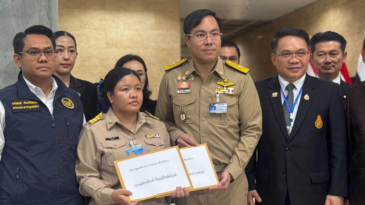 “อัครนันท์” ย้ำให้ความเป็นธรรม “ครูนิ่ม” สั่งเร่งตรวจสอบ คาดใช้เวลา 2 สัปดาห์รู้ผล