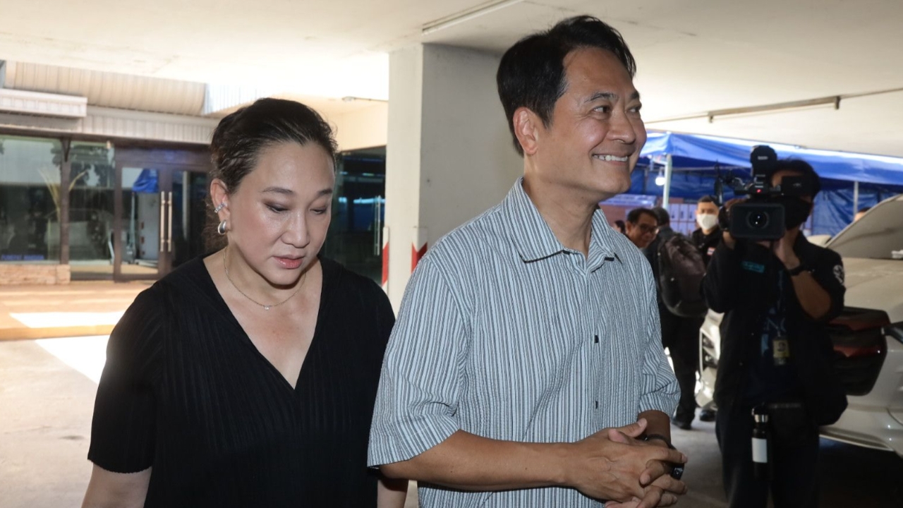 “เจมส์” ควงภริยาใช้สิทธิเลือกตั้งผู้ว่าฯ กทม. ชวนคนกรุงฯ ออกมากำหนดอนาคตเมือง