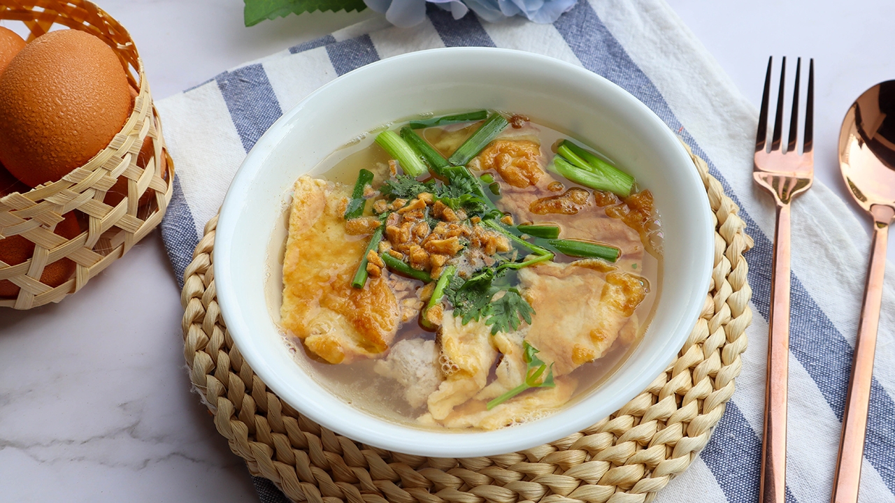 สิ้นเดือนไม่สิ้นใจ! แจกสูตร แกงจืดไข่น้ำ ใช้งบไม่ถึง 50 บาท อิ่มท้องได้โปรตีน