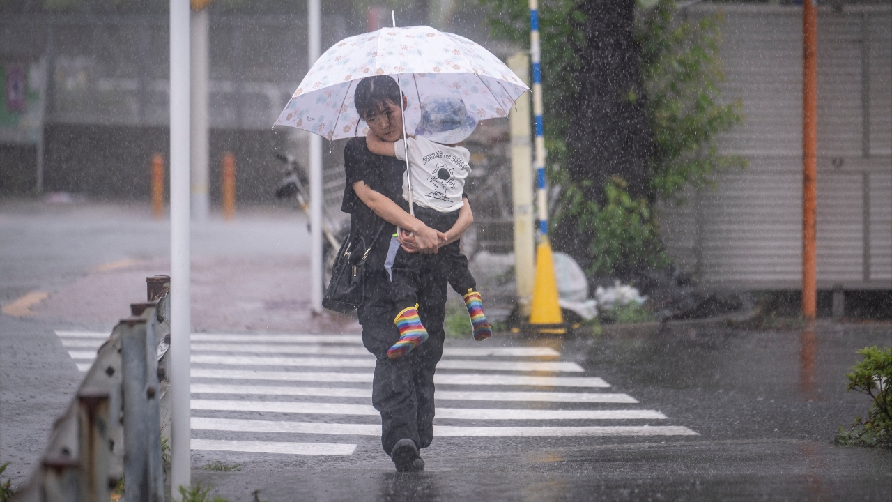 ญี่ปุ่นอ่วม ฝนถล่มหลายพื้นที่ พายุ 2 ลูกจ่อซ้ำ เตือนดินถล่ม-น้ำท่วมฉับพลัน