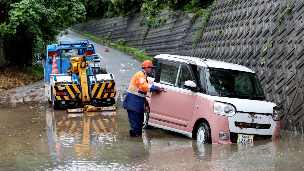 ญี่ปุ่นเผชิญฝนถล่มทั่วประเทศ พายุ "เมขลา-ฮีโกส" จ่อขึ้นฝั่ง ยกเลิกเที่ยวบินนับร้อย