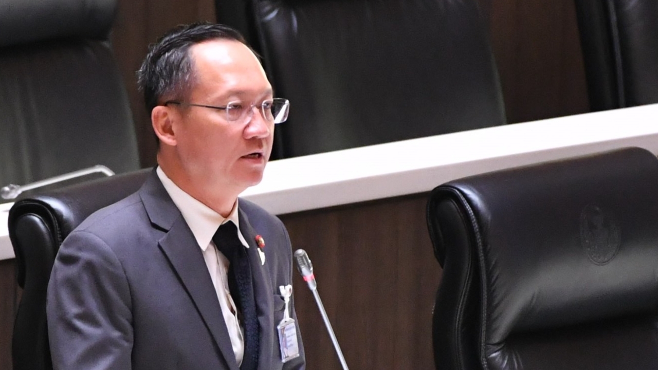 “อัครเดช” ซัด “พริษฐ์” เลิกเล่นเกมการเมือง กล่าวหา รมต. หนีตอบกระทู้สด