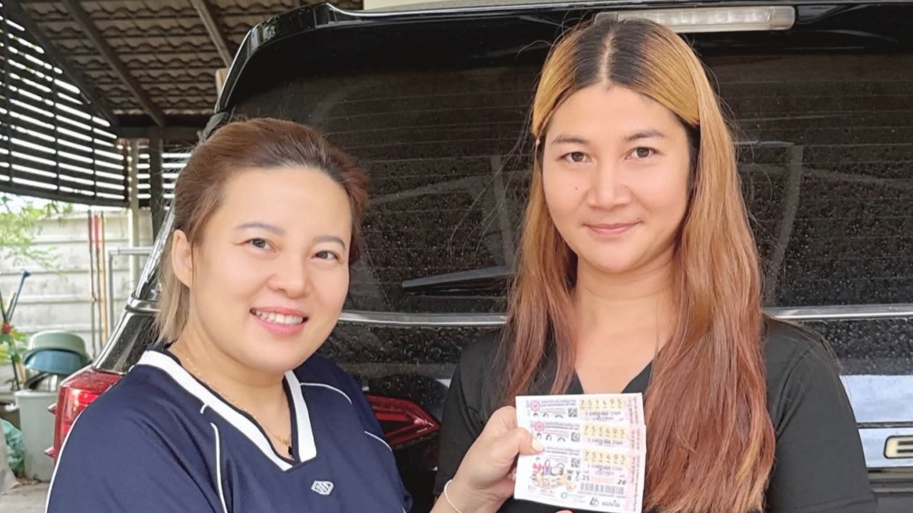 รางวัลของคนพยายาม เจ้าของโต๊ะจีนอุบลฯ ถูกรางวัลที่ 1 รับเงิน 18 ล้านบาท